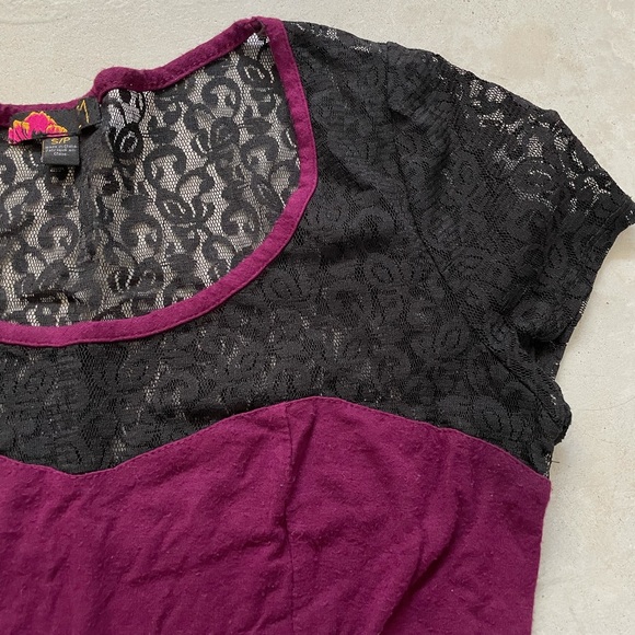 Dressy maroon top with black lace top detail - Picture 2 of 3